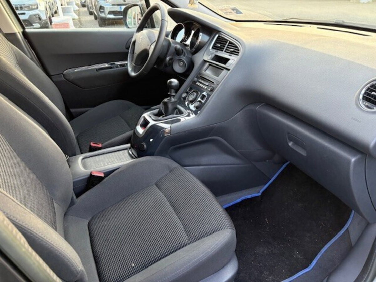 Peugeot 5008 1.6 HDi 115CV Active (9)