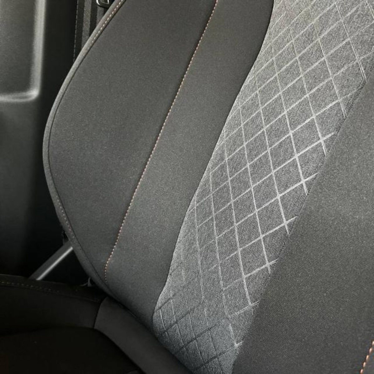 Mg HS 1.5 hybrid+ Comfort auto (11)