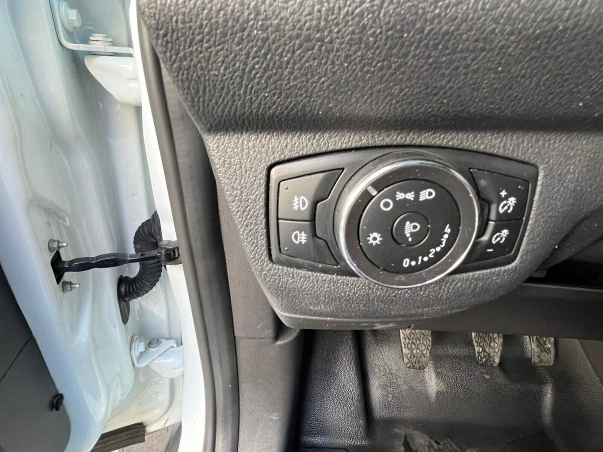 Ford Transit Courier 1.5 TDCi 75CV  Trend (18)
