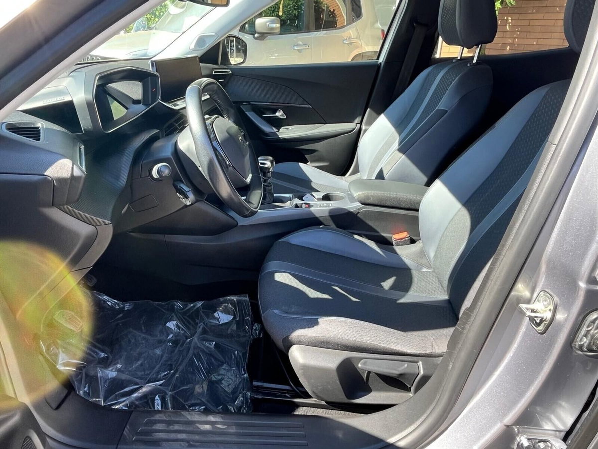 Peugeot 2008 BlueHDi 100 S&S Allure (11)