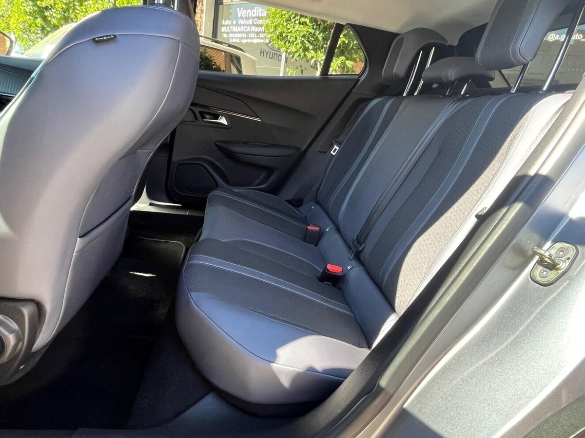 Peugeot 2008 BlueHDi 100 S&S Allure (14)