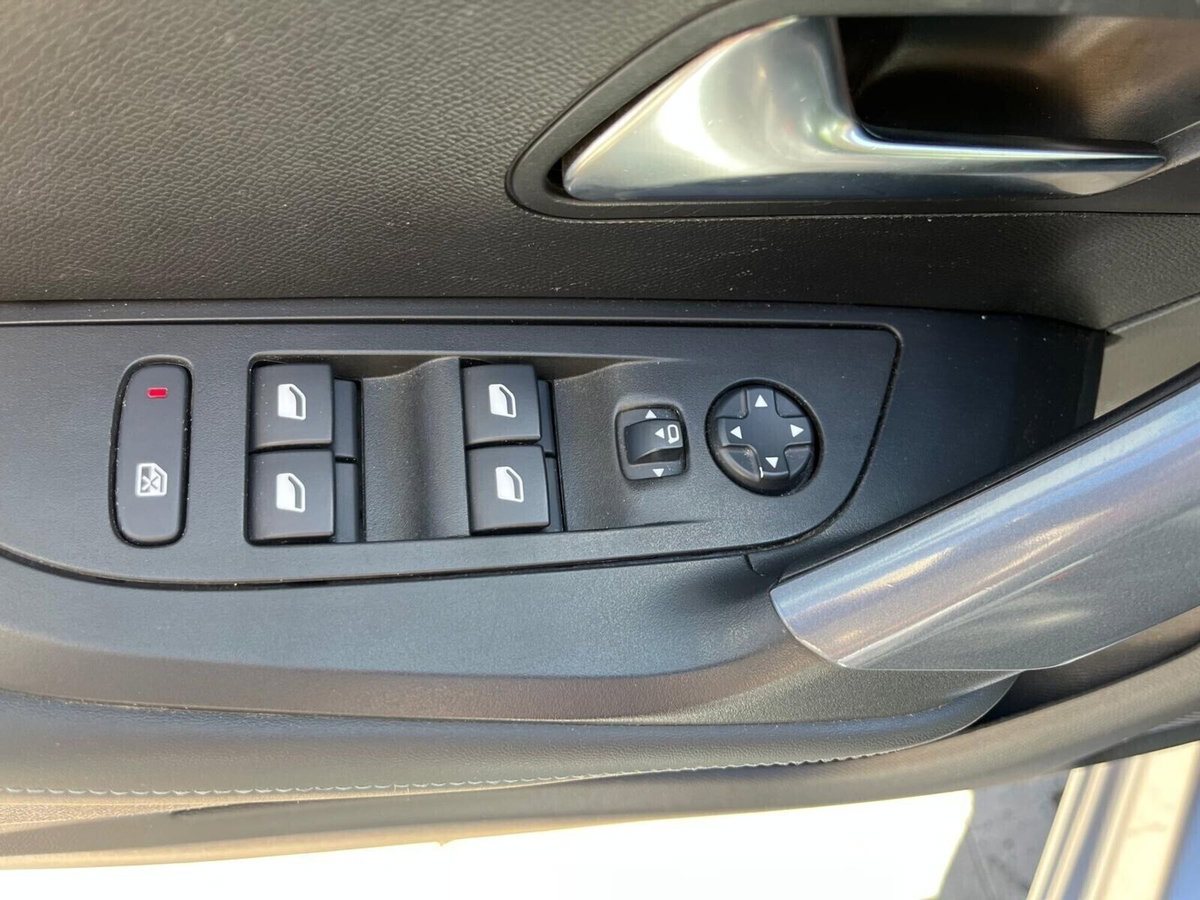 Peugeot 2008 BlueHDi 100 S&S Allure (18)