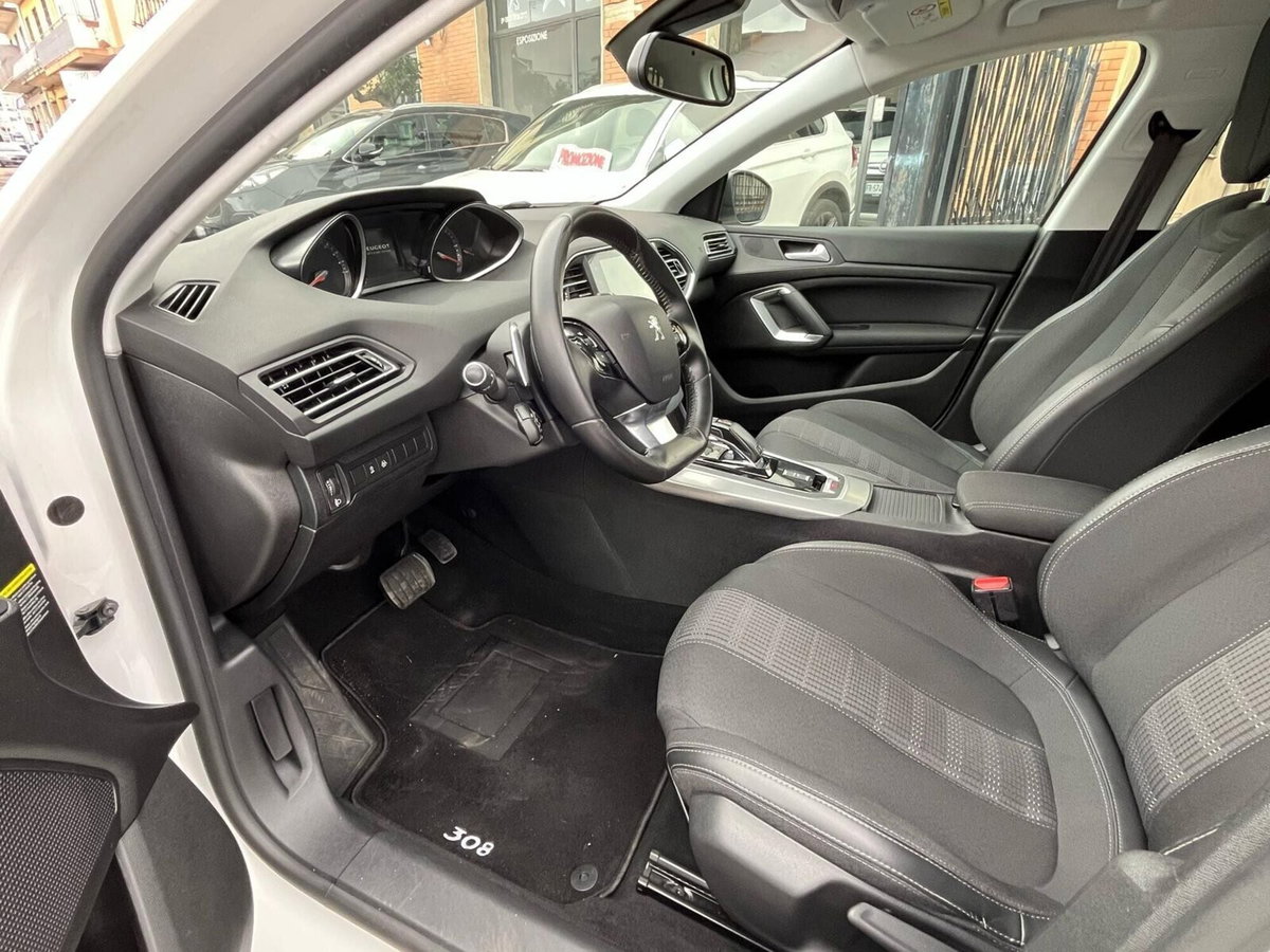Peugeot 308 BlueHDi 130 S&S EAT8 Allure Pack (11)