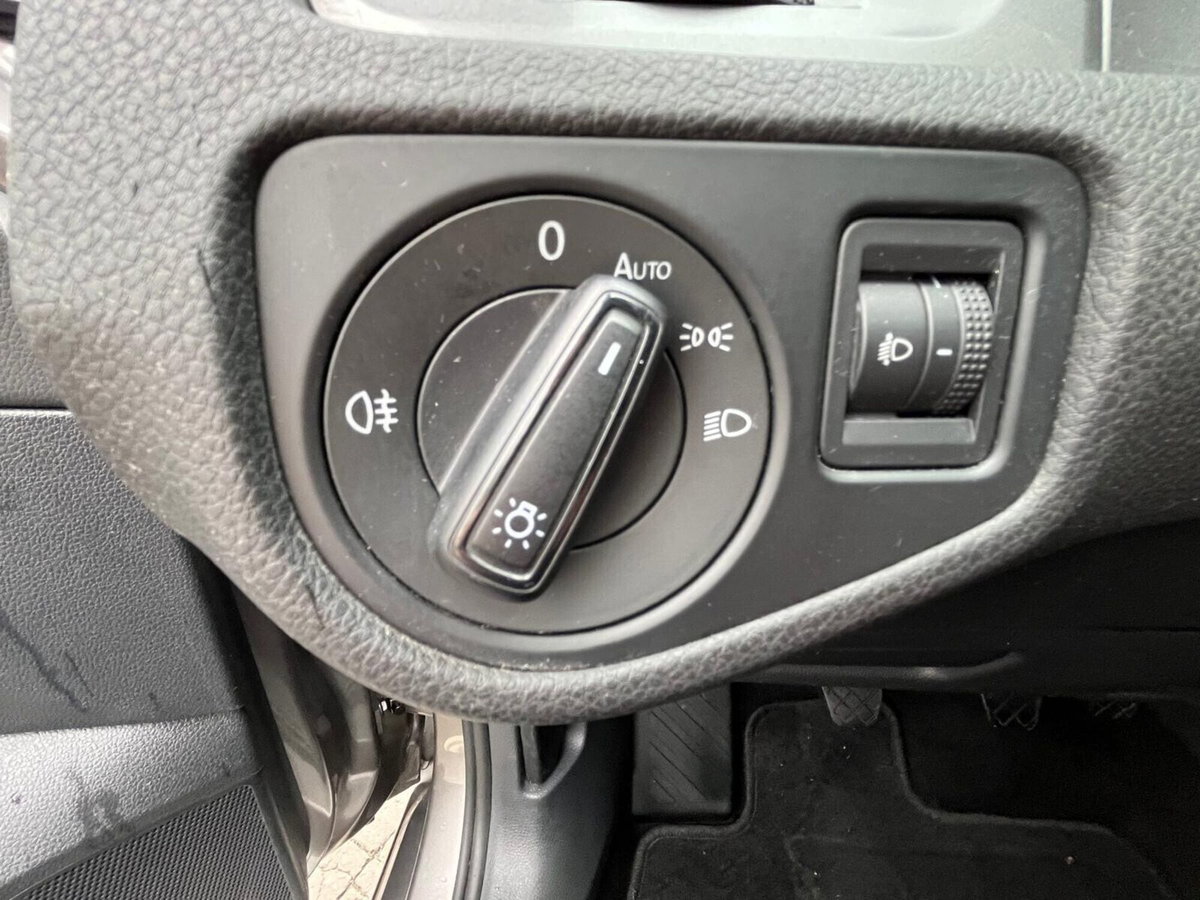 Volkswagen Golf 1.6 TDI 90 CV 5p. Trendline BlueMotion Technology (11)