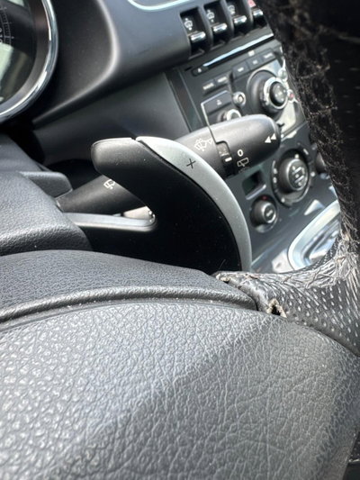 Peugeot 3008 HYbrid4 (10)
