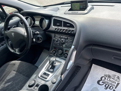 Peugeot 3008 HYbrid4 (14)