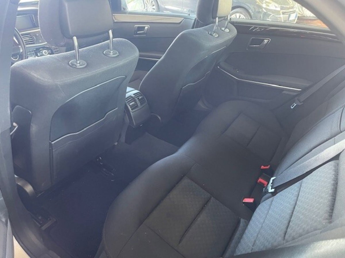 Mercedes-Benz Classe E 200 CGI BlueEFFICIENCY Elegance (9)