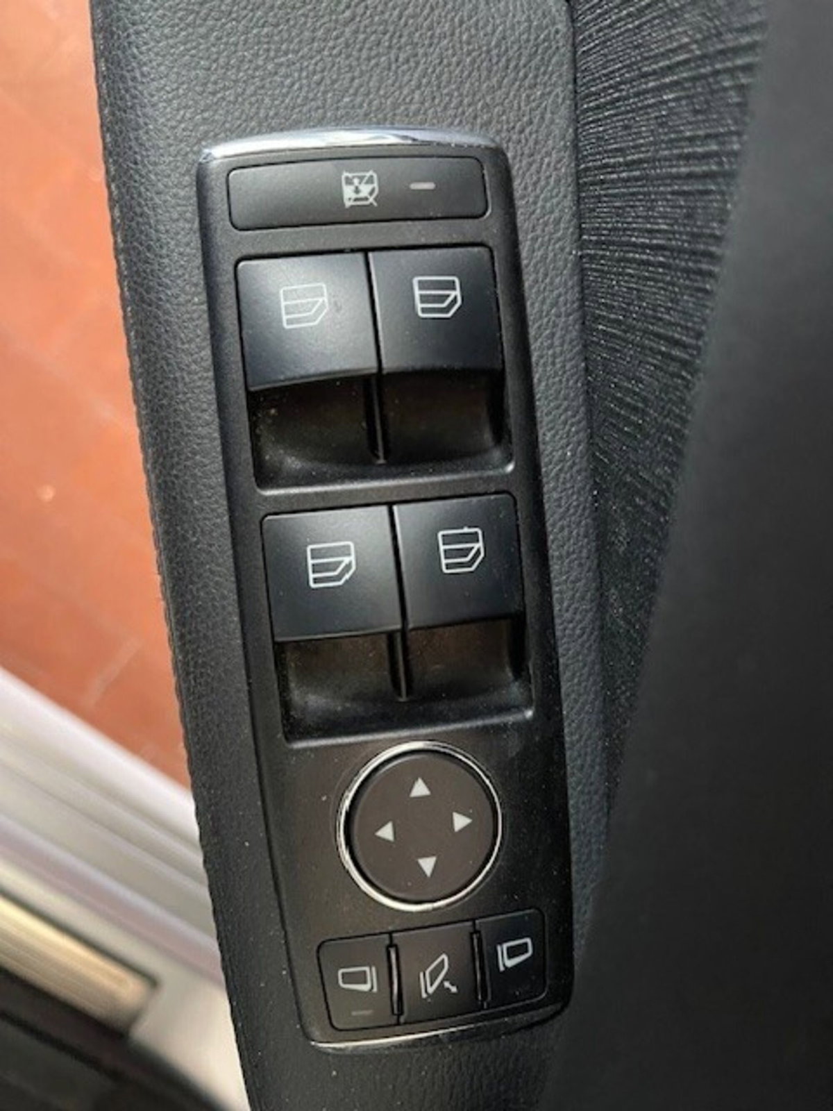 Mercedes-Benz Classe E 200 CGI BlueEFFICIENCY Elegance (11)