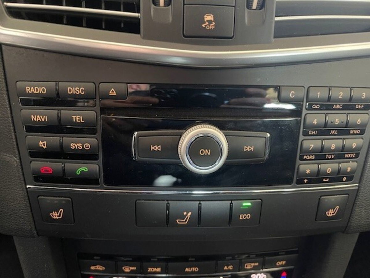 Mercedes-Benz Classe E 200 CGI BlueEFFICIENCY Elegance (15)
