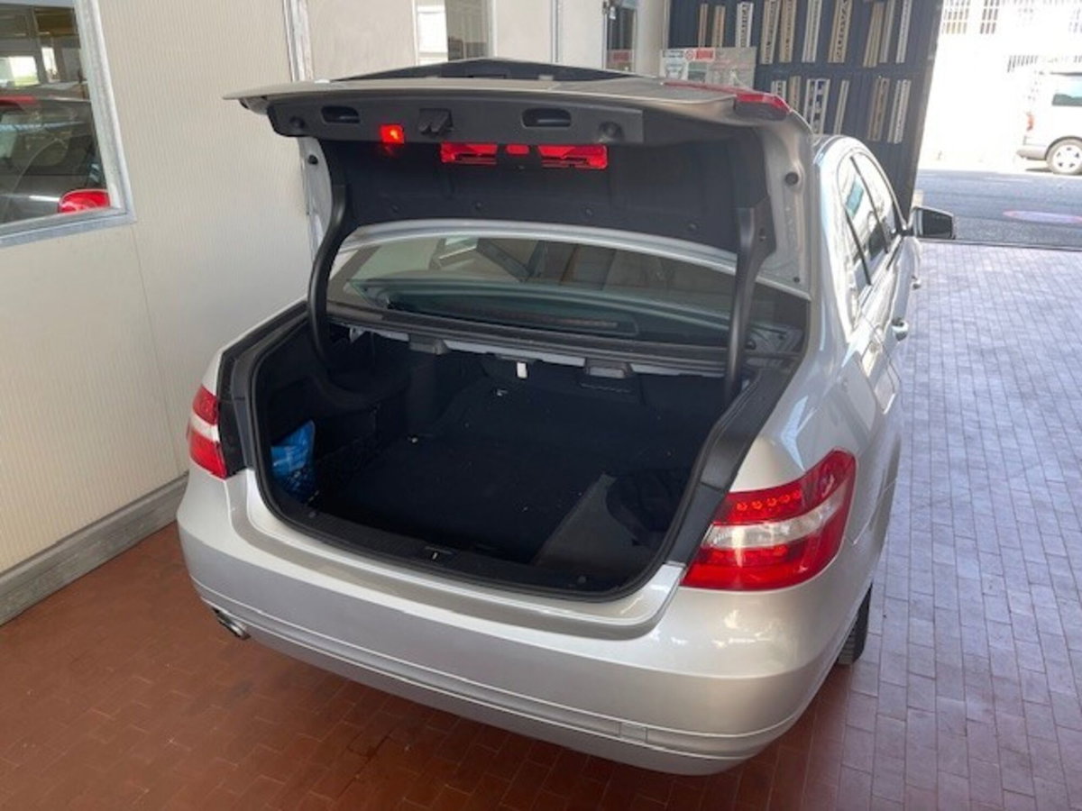 Mercedes-Benz Classe E 200 CGI BlueEFFICIENCY Elegance (7)