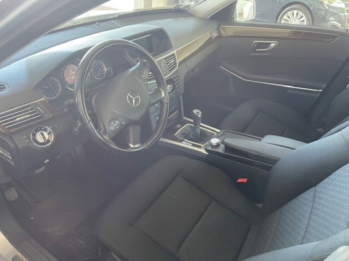 Mercedes-Benz Classe E 200 CGI BlueEFFICIENCY Elegance (8)
