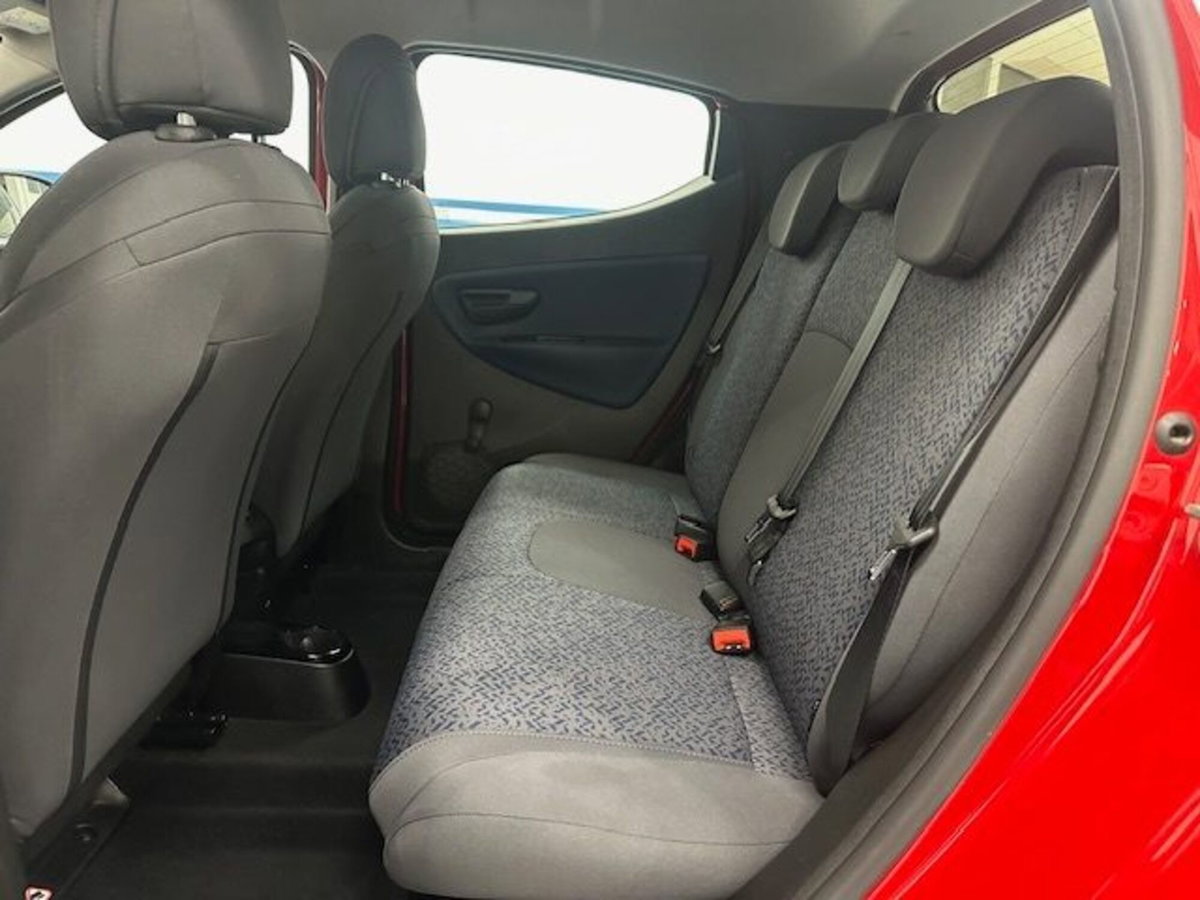 Lancia Ypsilon 1.0 FireFly 5 porte S&S Hybrid Ecochic Silver (10)