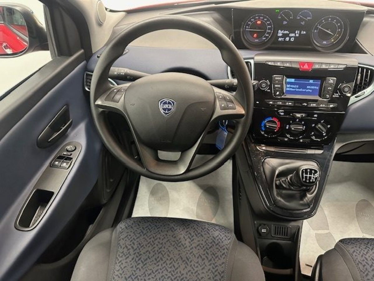 Lancia Ypsilon 1.0 FireFly 5 porte S&S Hybrid Ecochic Silver (12)