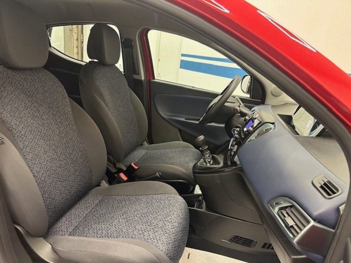 Lancia Ypsilon 1.0 FireFly 5 porte S&S Hybrid Ecochic Silver (13)