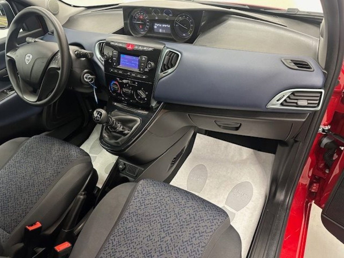 Lancia Ypsilon 1.0 FireFly 5 porte S&S Hybrid Ecochic Silver (14)