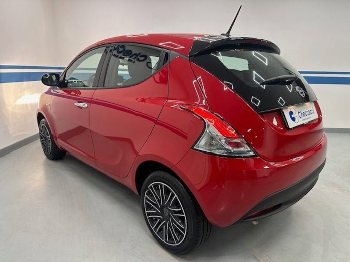 Lancia Ypsilon 1.0 FireFly 5 porte S&S Hybrid Ecochic Silver (5)