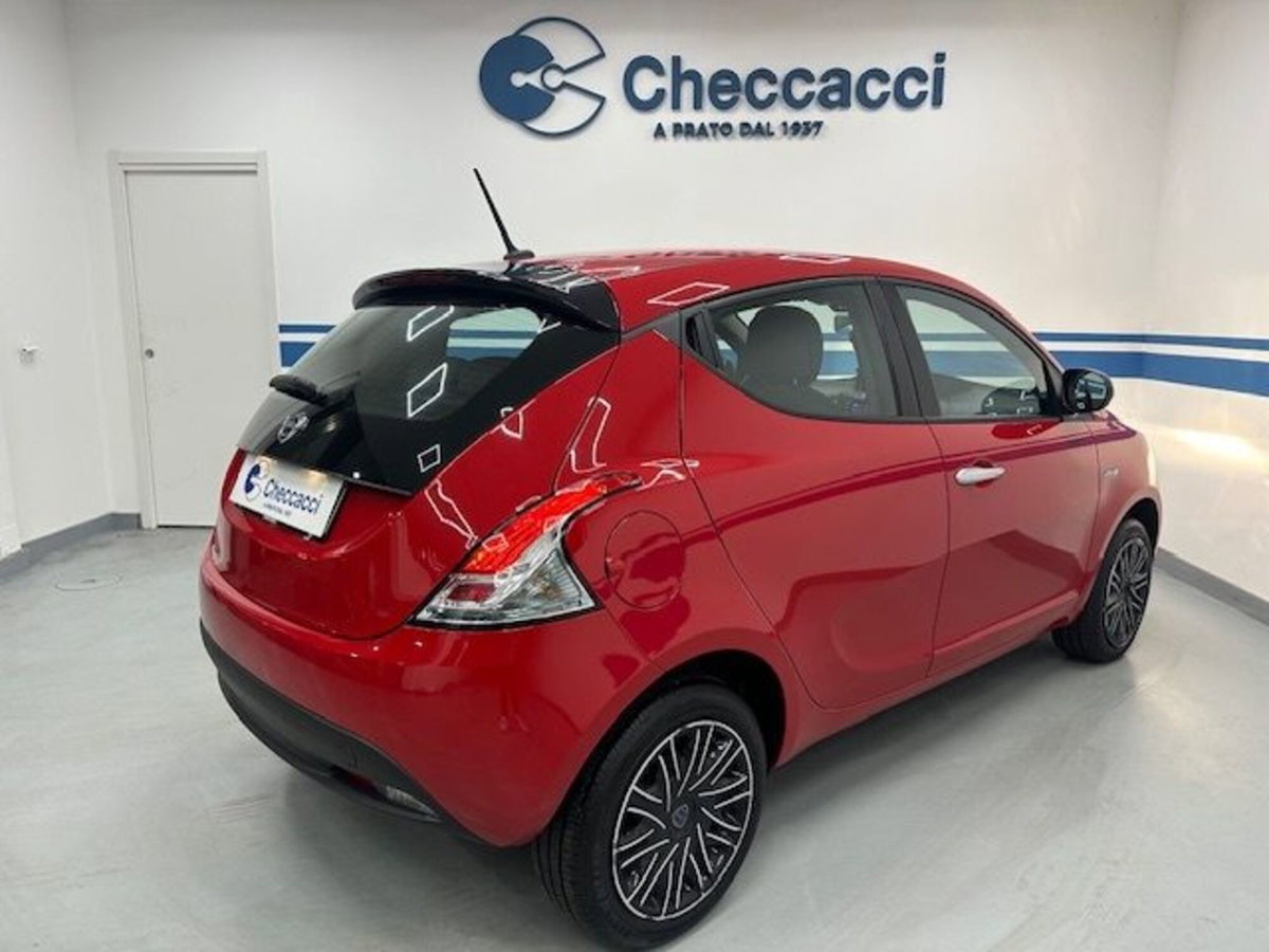 Lancia Ypsilon 1.0 FireFly 5 porte S&S Hybrid Ecochic Silver (7)