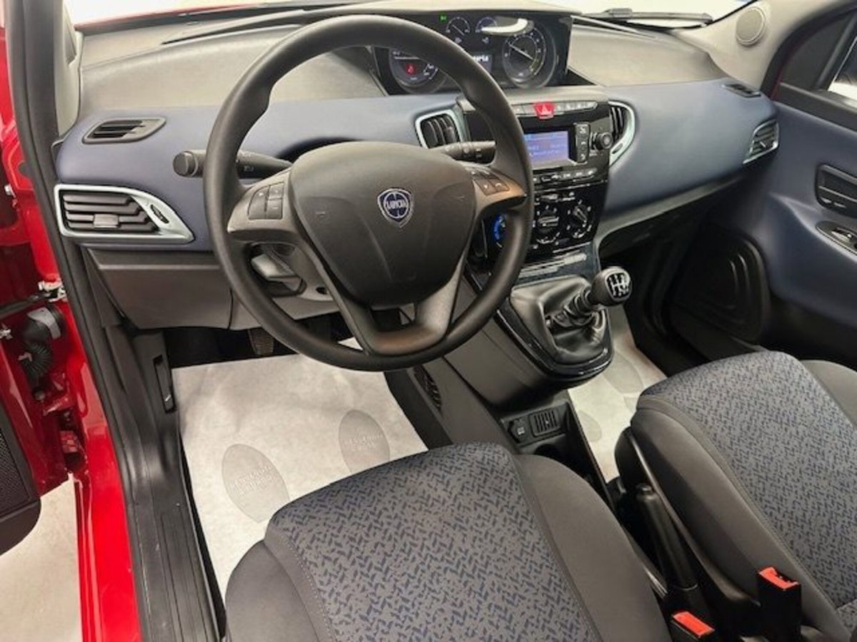 Lancia Ypsilon 1.0 FireFly 5 porte S&S Hybrid Ecochic Silver (8)