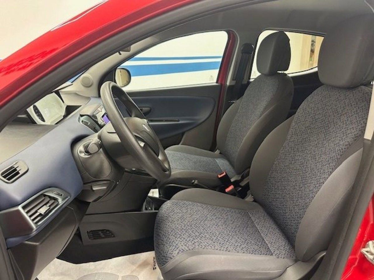 Lancia Ypsilon 1.0 FireFly 5 porte S&S Hybrid Ecochic Silver (9)