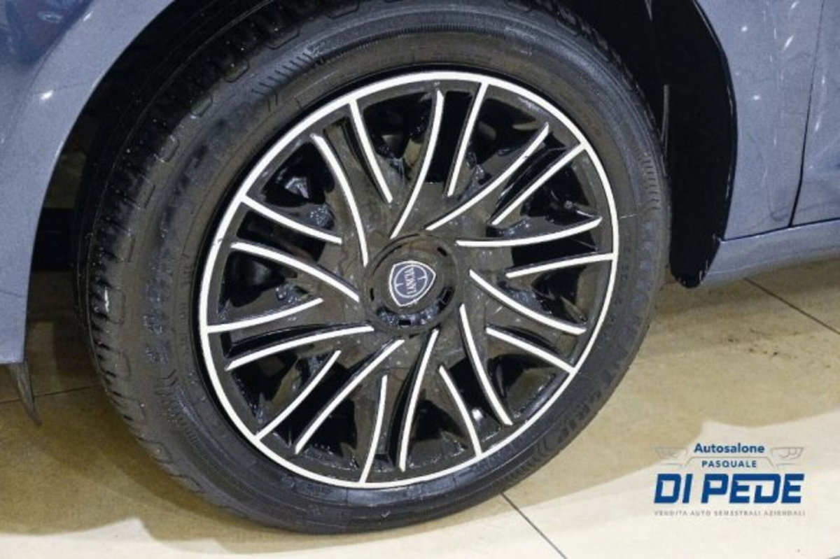 Lancia Ypsilon 1.0 FireFly 5 porte S&S Hybrid Ecochic Gold (11)