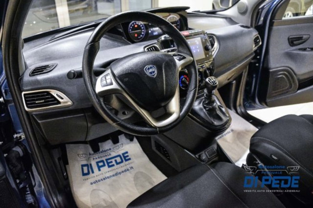 Lancia Ypsilon 1.0 FireFly 5 porte S&S Hybrid Ecochic Gold (19)