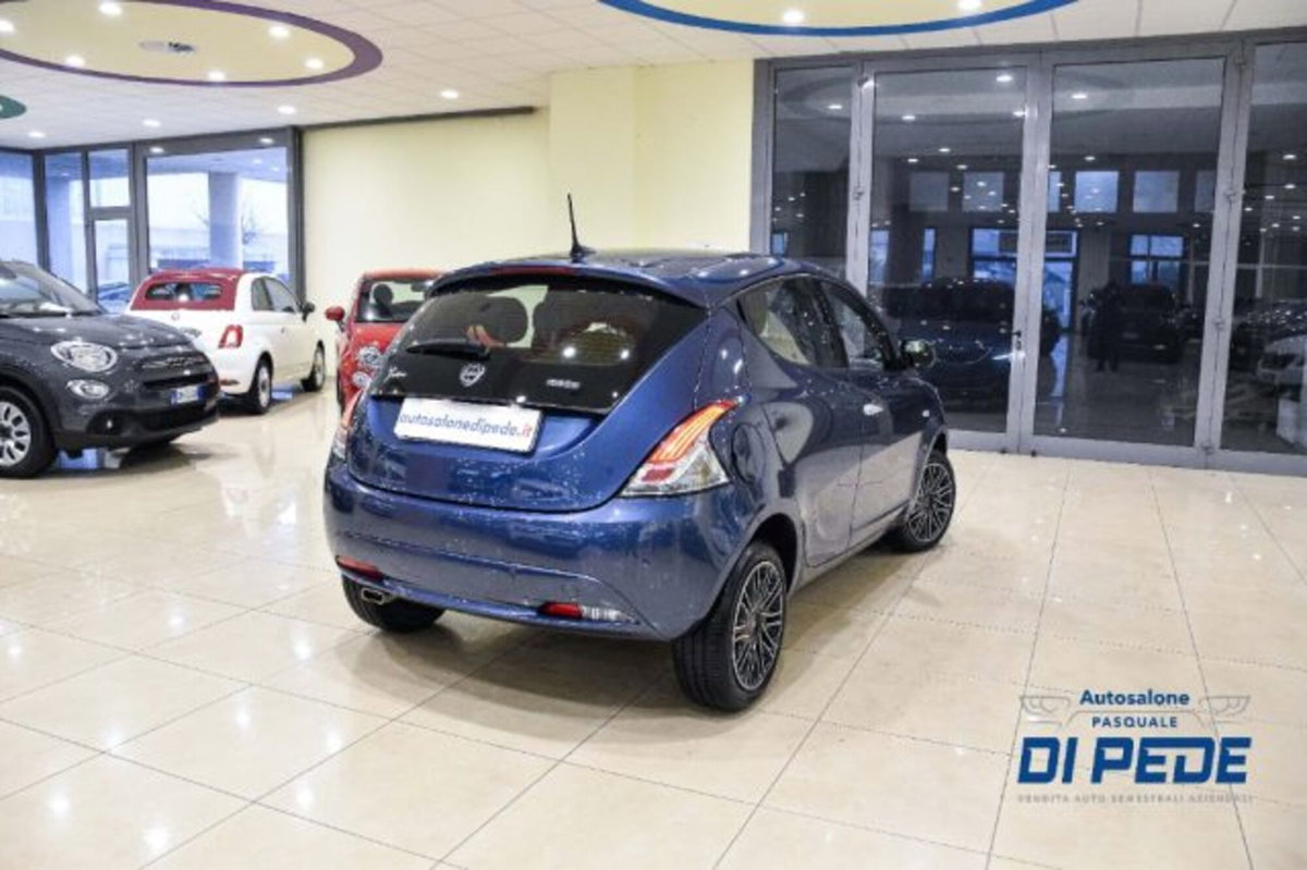 Lancia Ypsilon 1.0 FireFly 5 porte S&S Hybrid Ecochic Gold (4)