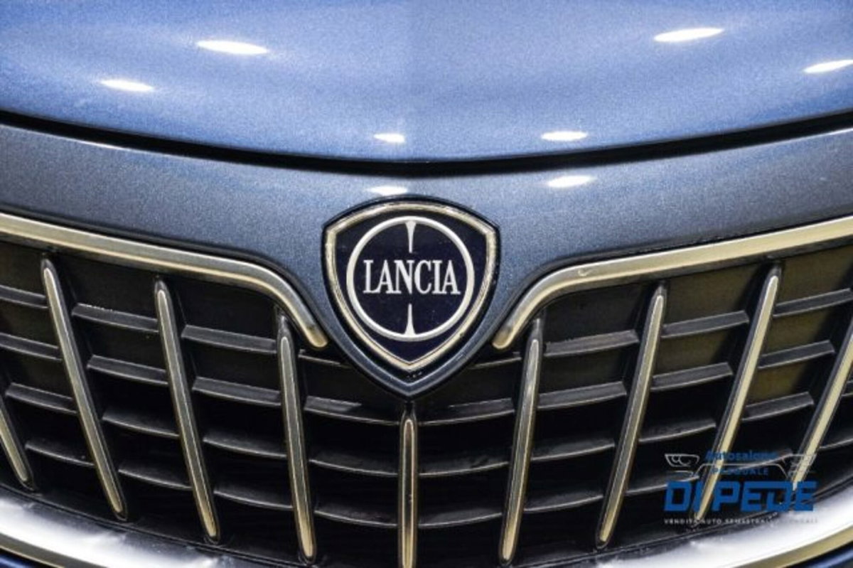 Lancia Ypsilon 1.0 FireFly 5 porte S&S Hybrid Ecochic Gold (9)