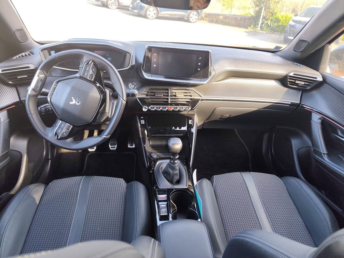 Peugeot 2008 PureTech 130 S&S GT (11)