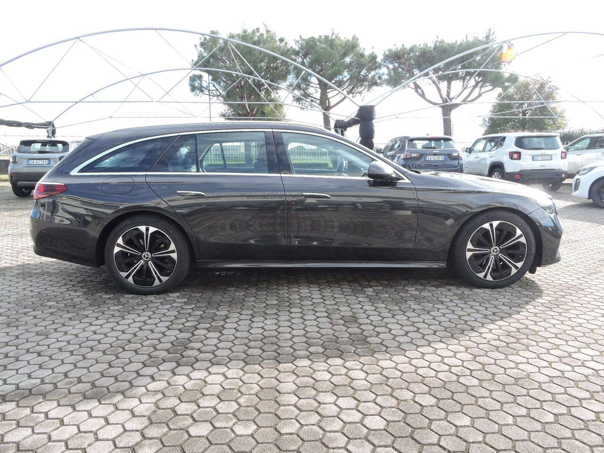 Mercedes-Benz Classe E Station Wagon 220 d AMG Line Advanced auto (4)