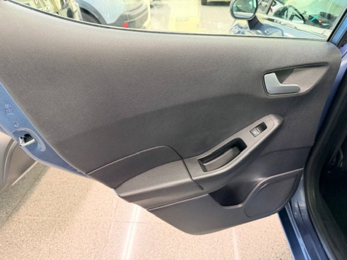 Ford Fiesta 1.1 75 CV 5 porte Titanium (10)