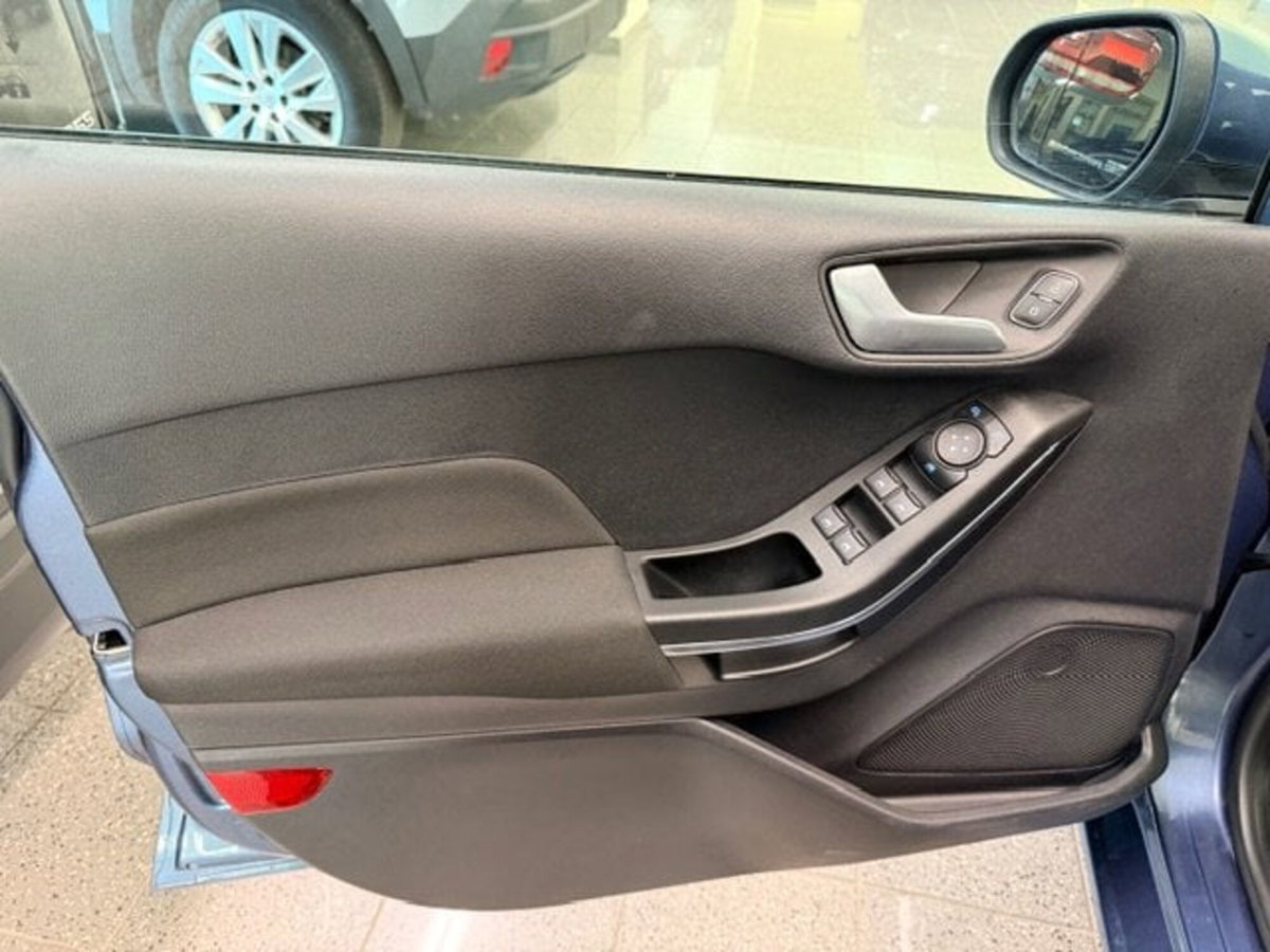 Ford Fiesta 1.1 75 CV 5 porte Titanium (12)