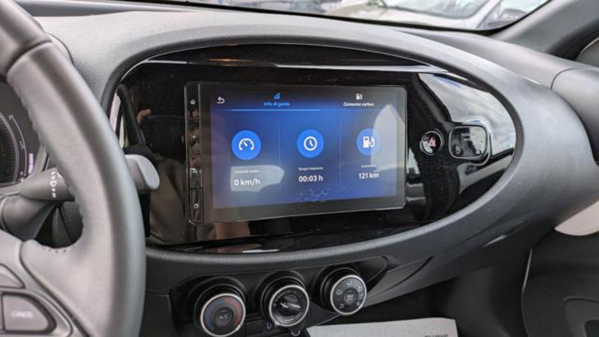 Toyota Aygo X 1.0 Active 72cv (10)