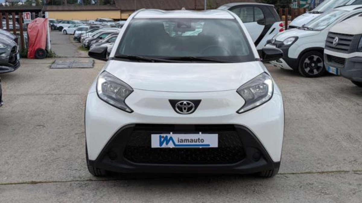 Toyota Aygo X 1.0 Active 72cv (2)