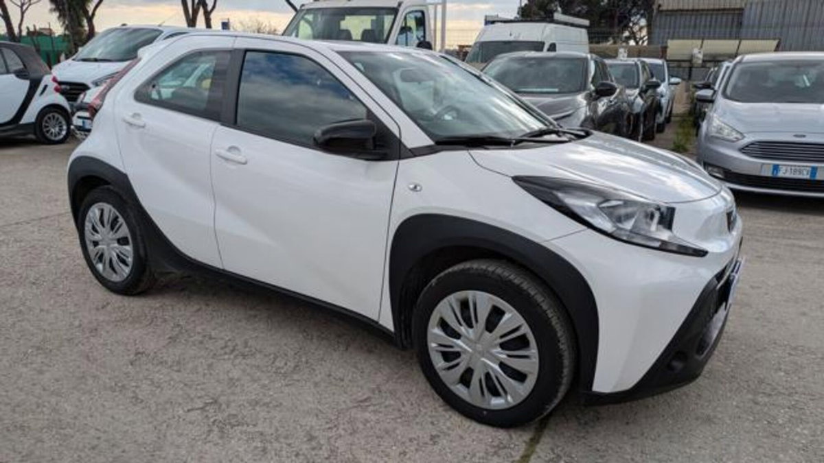 Toyota Aygo X 1.0 Active 72cv (3)