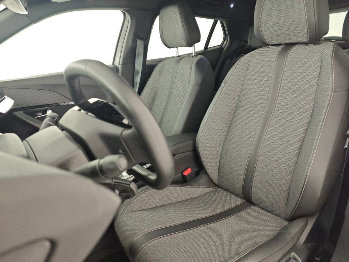 Peugeot 2008 PureTech 100 S&S Allure (12)