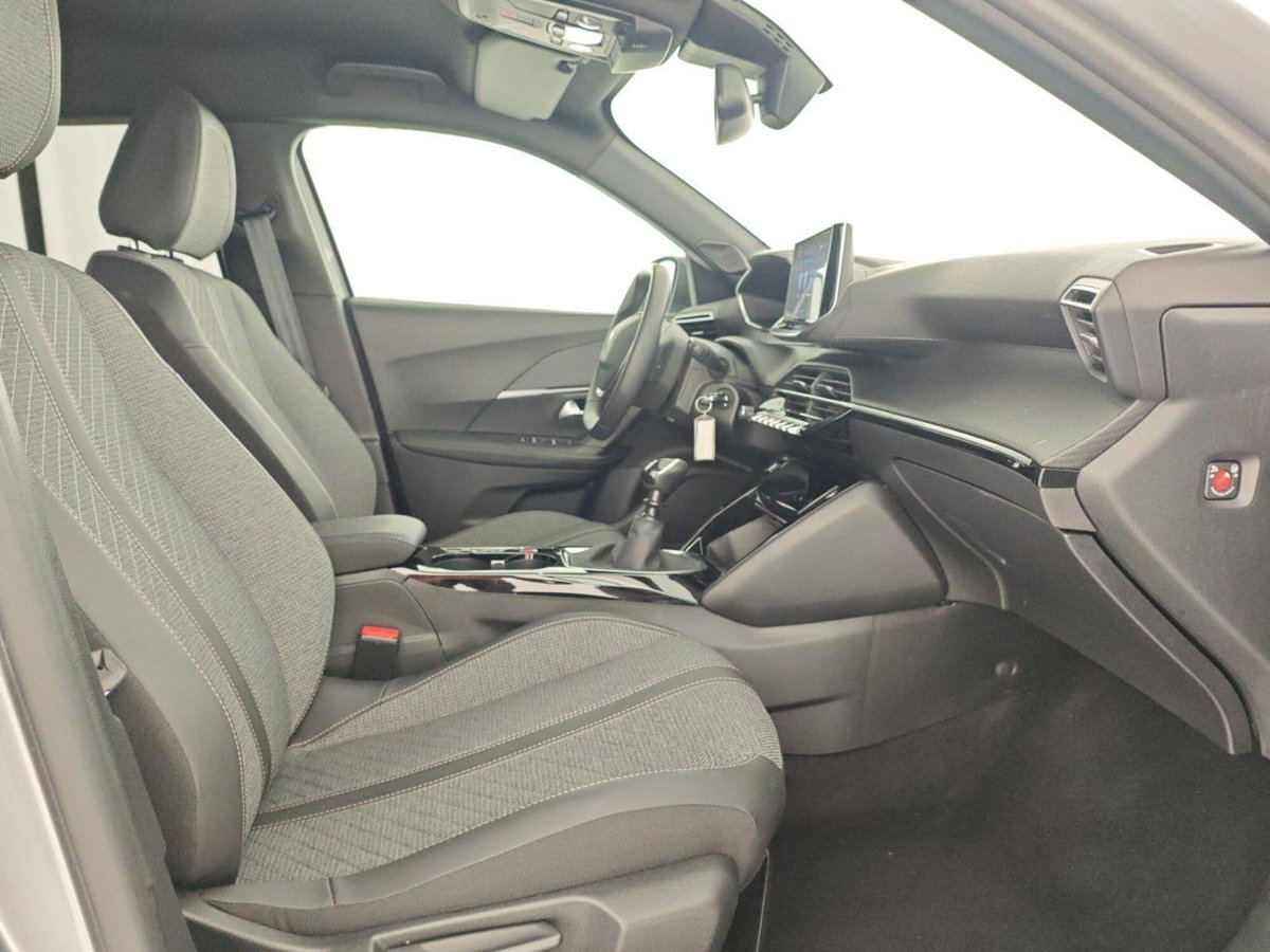 Peugeot 2008 PureTech 100 S&S Allure (14)