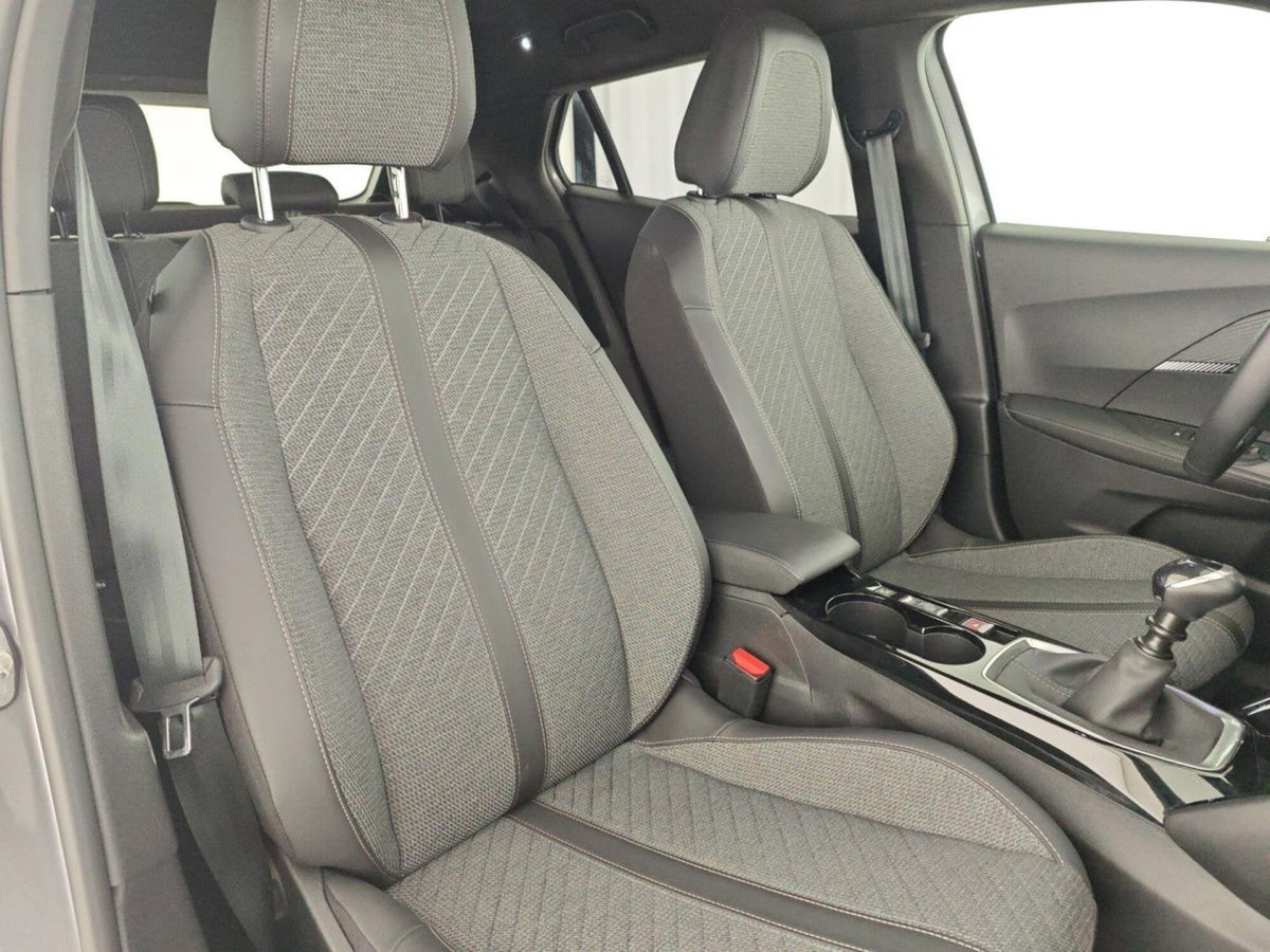 Peugeot 2008 PureTech 100 S&S Allure (15)
