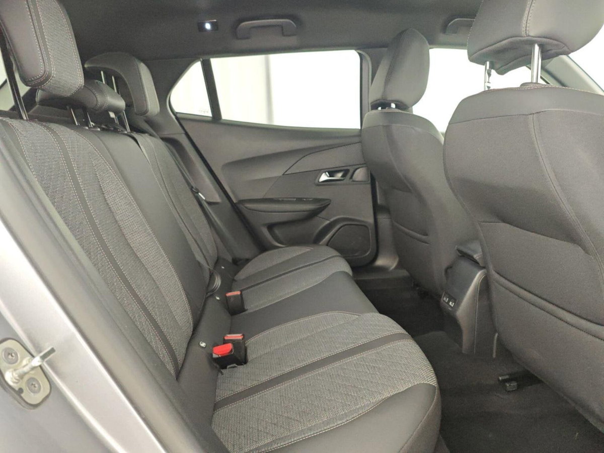 Peugeot 2008 PureTech 100 S&S Allure (16)