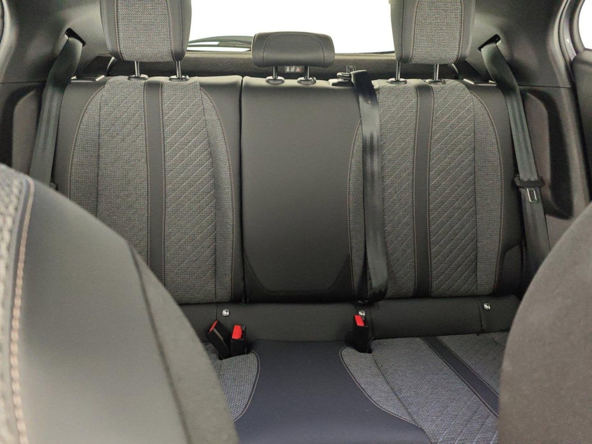 Peugeot 2008 PureTech 100 S&S Allure (17)