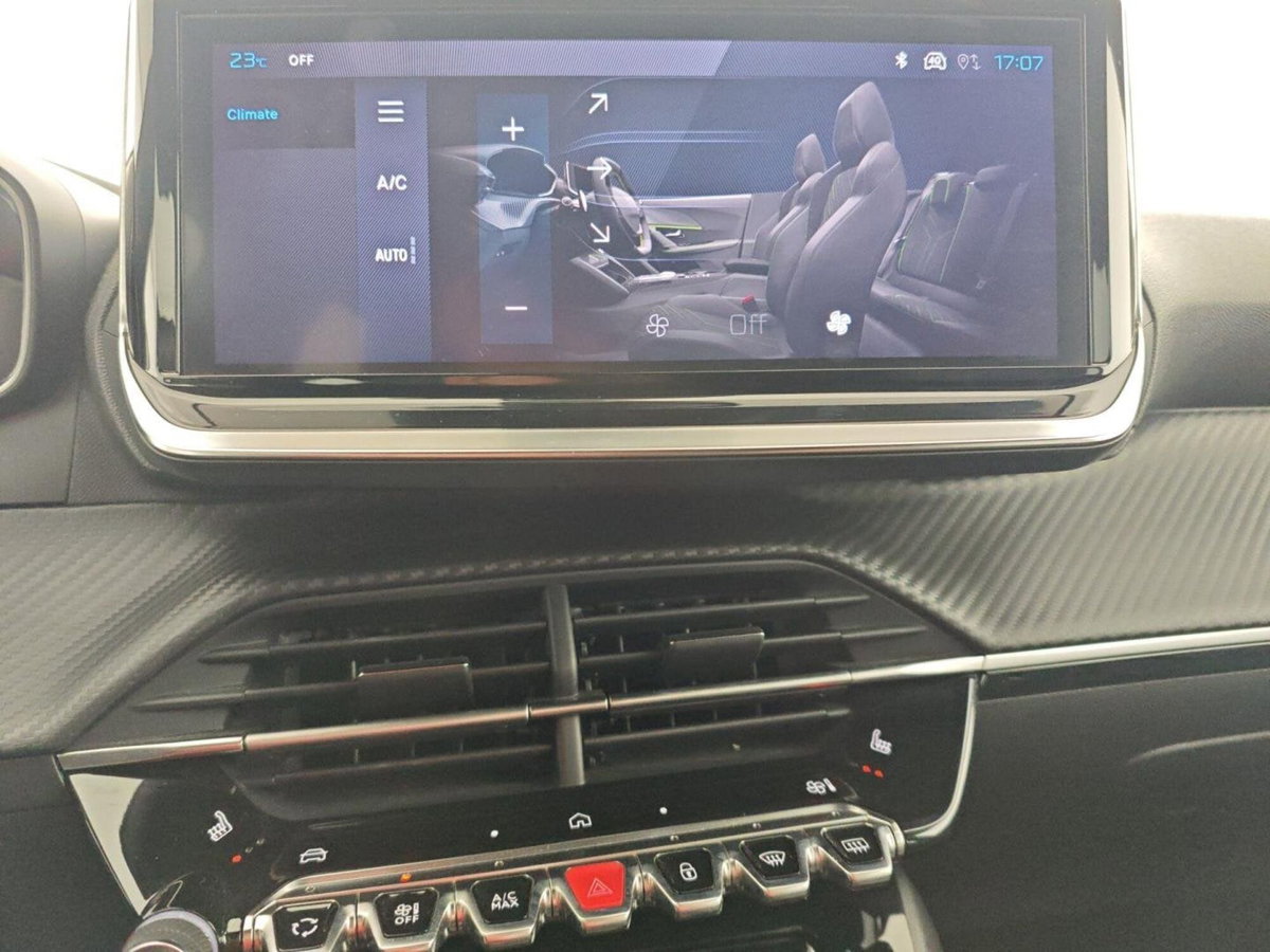 Peugeot 2008 PureTech 100 S&S Allure (18)
