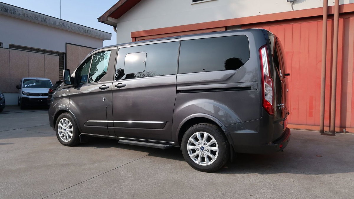 Ford Tourneo Custom 320 2.0 TDCi 130CV MHEV PC Titanium (15)
