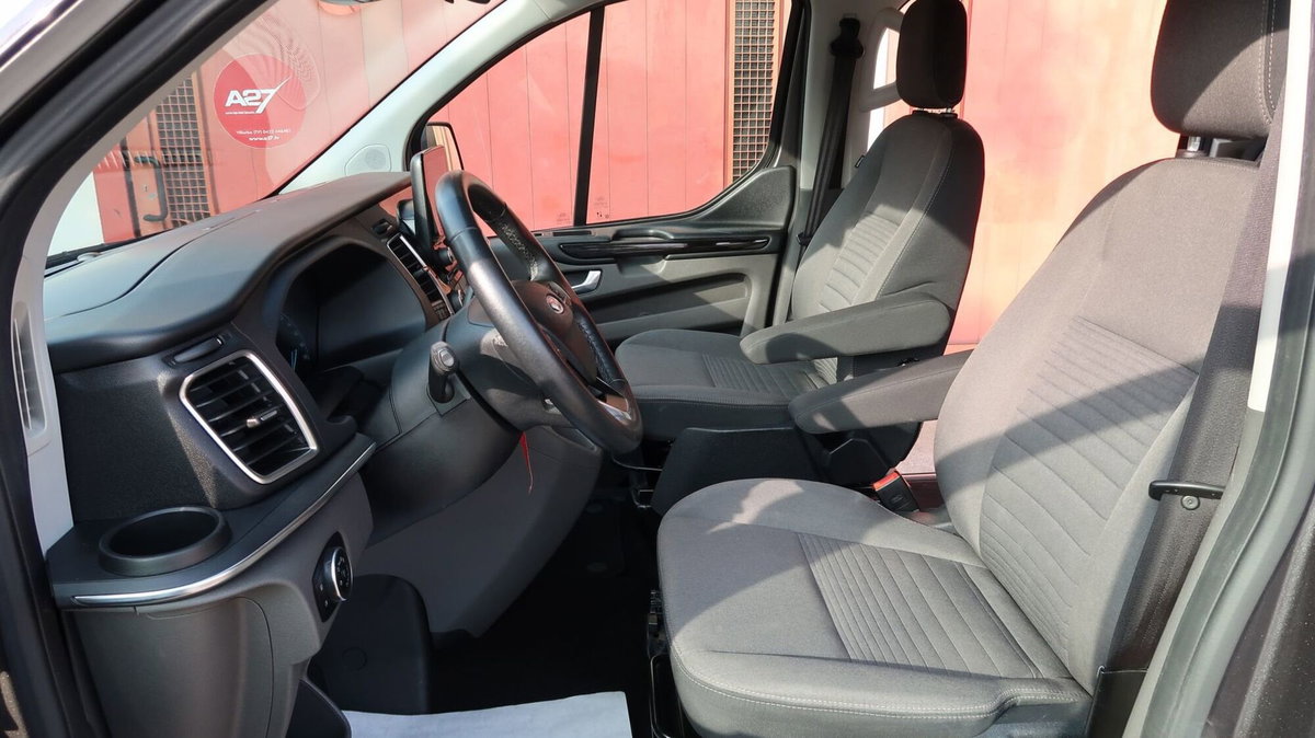 Ford Tourneo Custom 320 2.0 TDCi 130CV MHEV PC Titanium (4)
