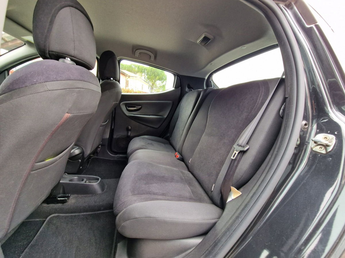 Lancia Ypsilon 0.9 TwinAir 85 CV 5 porte Metano Ecochic Silver (10)
