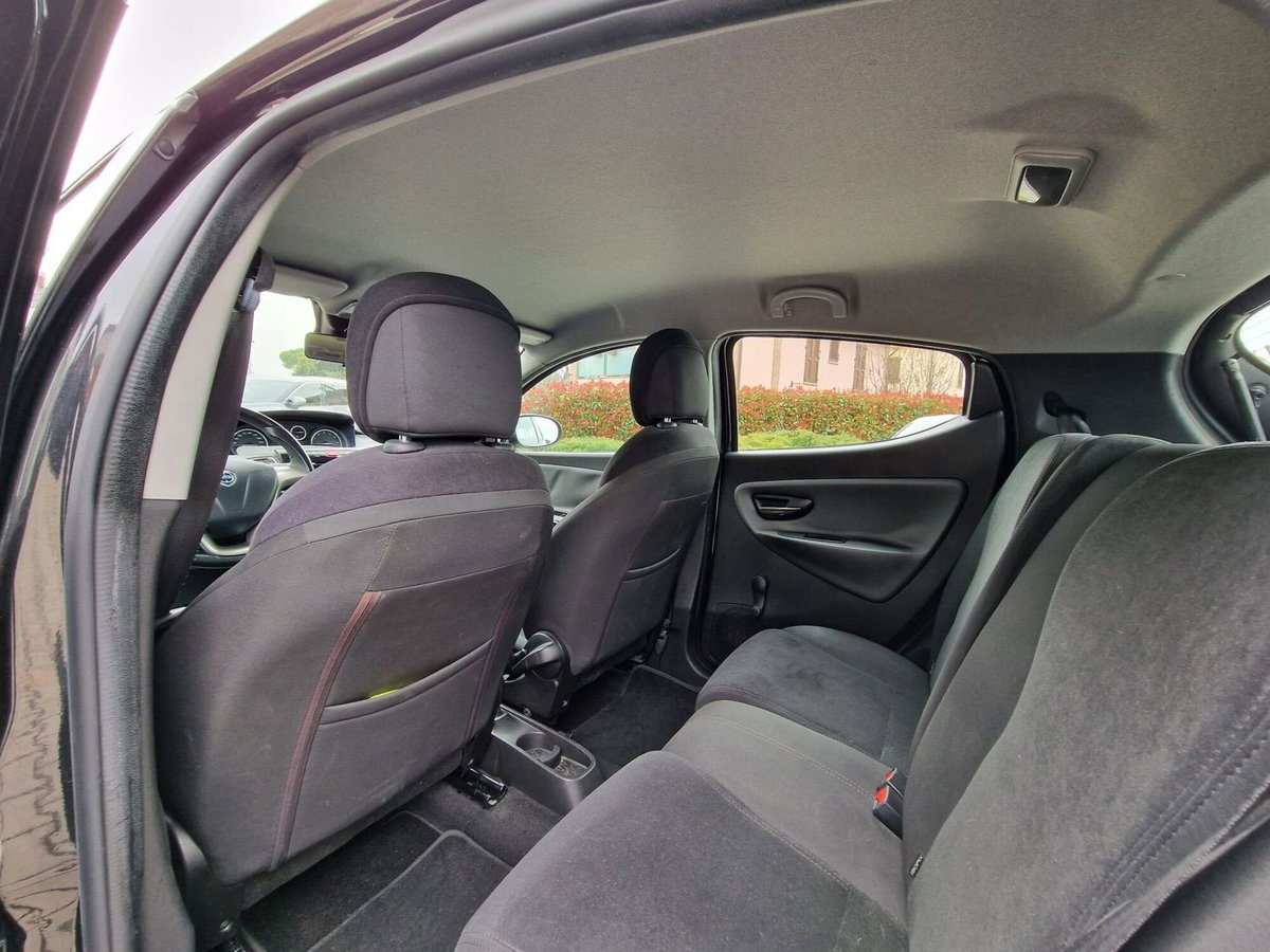 Lancia Ypsilon 0.9 TwinAir 85 CV 5 porte Metano Ecochic Silver (11)