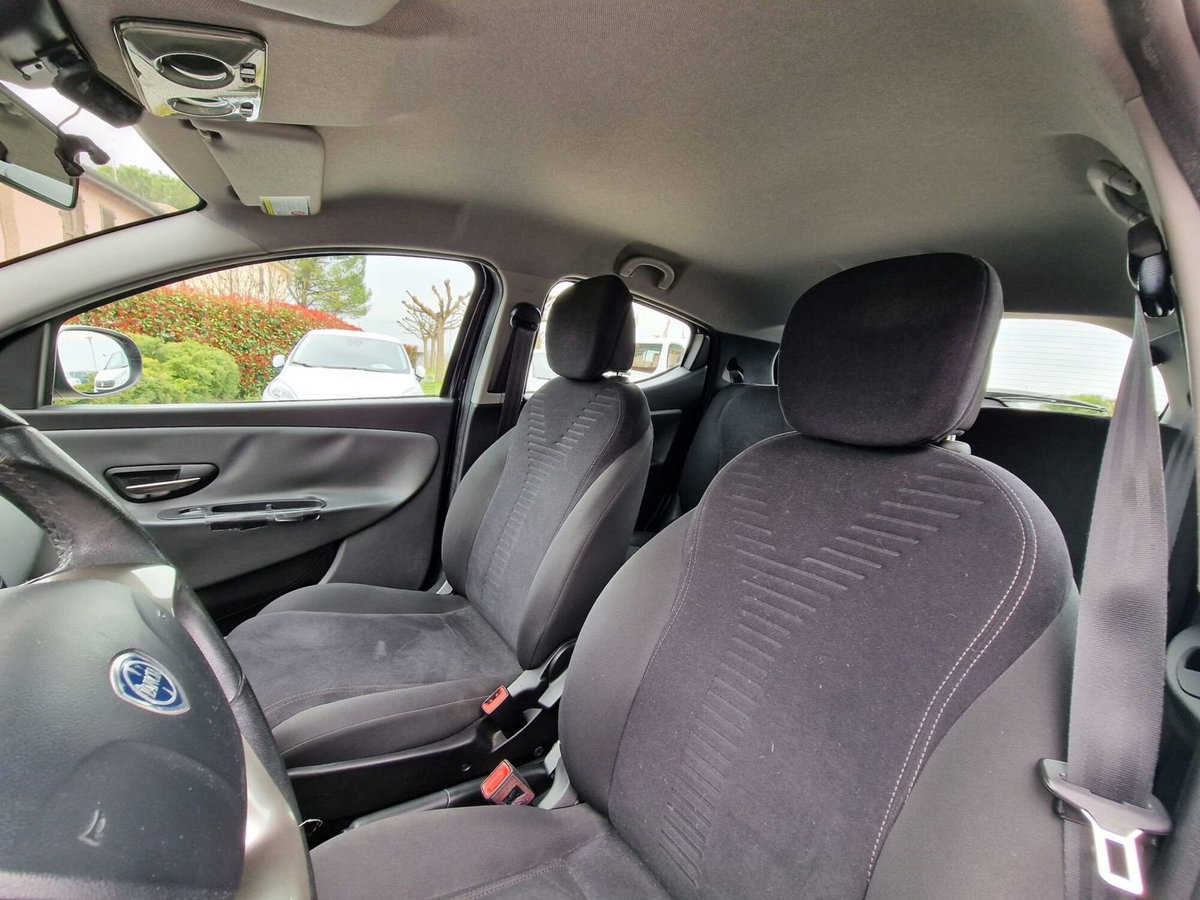 Lancia Ypsilon 0.9 TwinAir 85 CV 5 porte Metano Ecochic Silver (16)