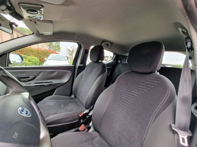 Lancia Ypsilon 0.9 TwinAir 85 CV 5 porte Metano Ecochic Silver (16)