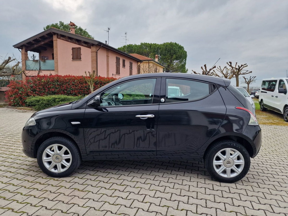 Lancia Ypsilon 0.9 TwinAir 85 CV 5 porte Metano Ecochic Silver (7)