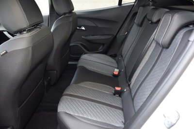 Peugeot 2008 1.2 puretech Active s&s 100cv (13)