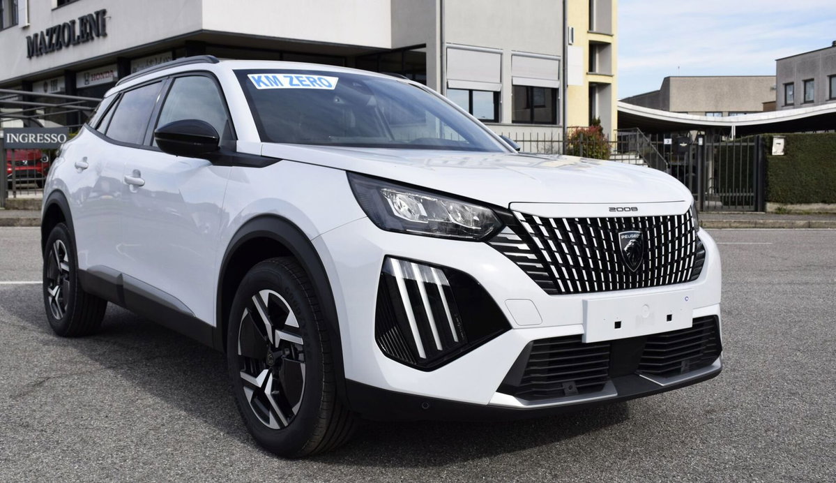 Peugeot 2008 1.2 puretech Active s&s 100cv (4)