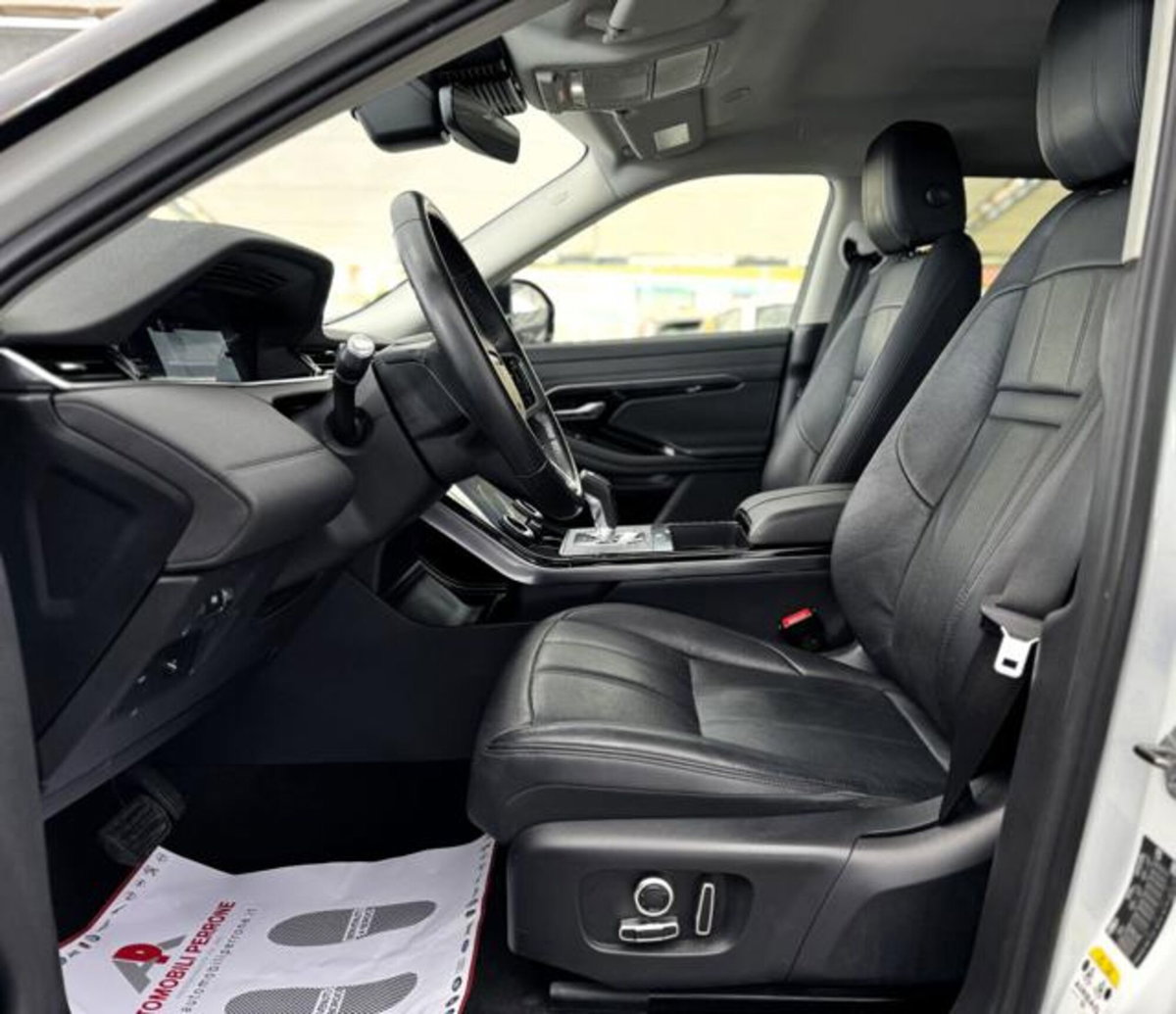 Land Rover Range Rover Evoque 2.0D I4 163CV AWD Auto R-Dynamic SE (6)